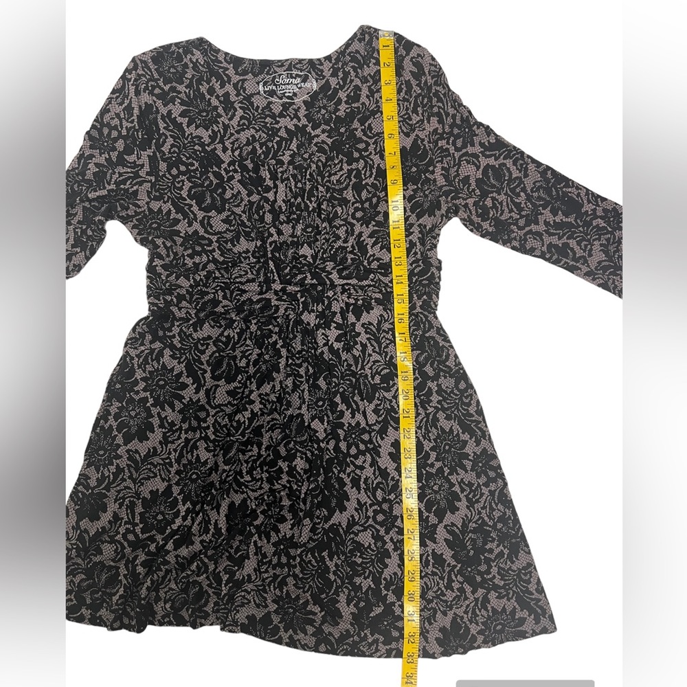 oma Loungewear Dress Size Large, tan and black, polyester/rayon